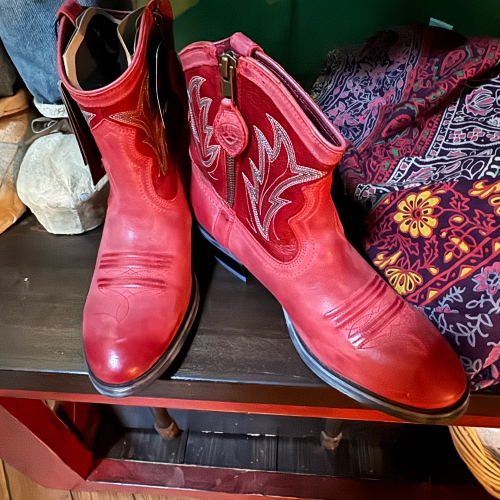 Short, red cowboy boots - Picture 3 of 6